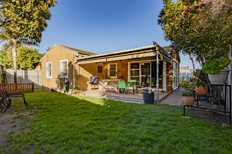 2 Bedroom Property for Sale in Oakglen Western Cape